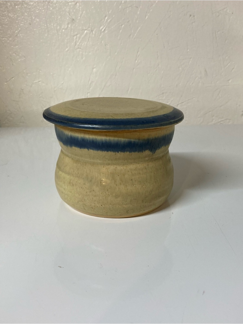 Mississippi Mud Pottery Butter Bell Crock Keeper in Beige with Blue Accent - Picture 6 of 10